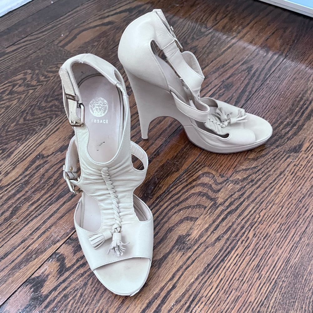 Versace tan loafer style heel with tassel Spring / Summer 2008 runway